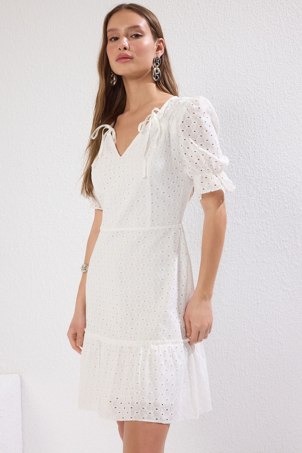 TRENDYOLMILLA Siyah A Kesim Yaka Detayl? Brode Mini Astarl? Dokuma Elbise TWOSS21EL2089