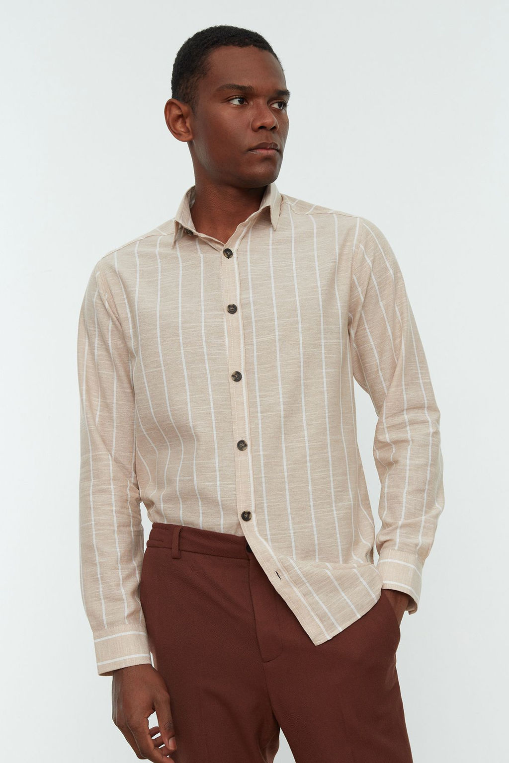 TRENDYOL MAN Bej Regular Fit Gomlek Yaka Cizgili Gomlek TMNSS22GO0032