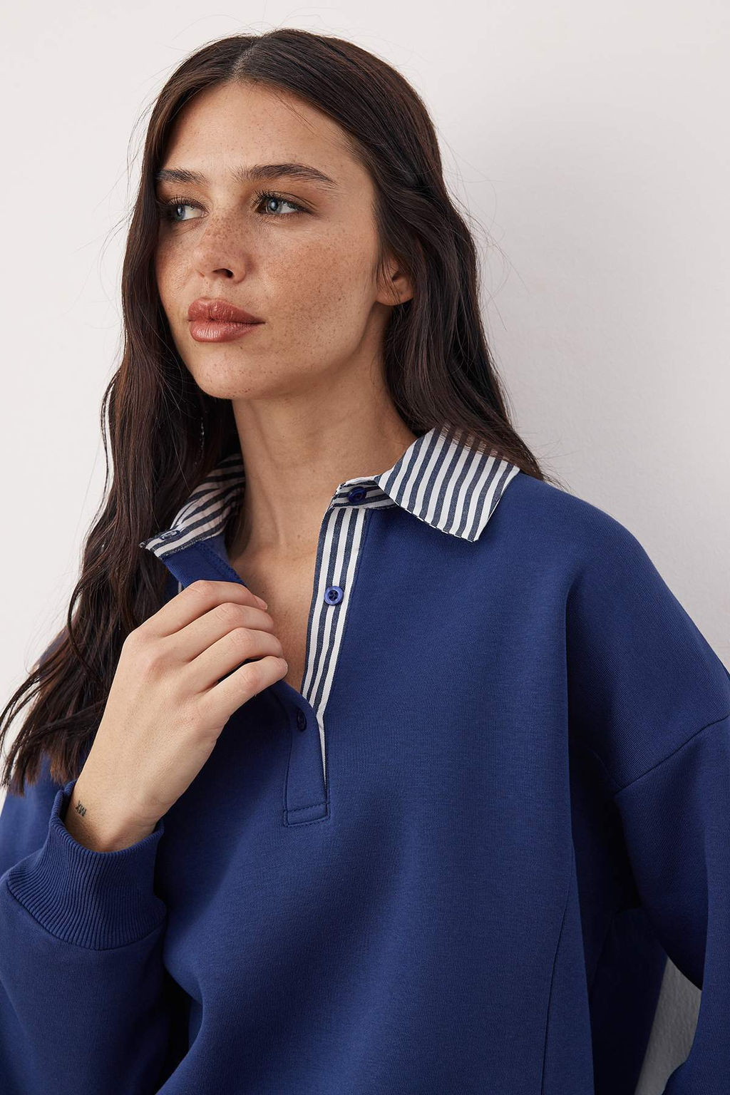 Bordo Dokuma Garni Detayl? Oversize Kal?p Polo Yaka Kal?n ici Polarl? Orme Sweatshirt TWOAW26SW00116 - Trendyolmilla фото 8