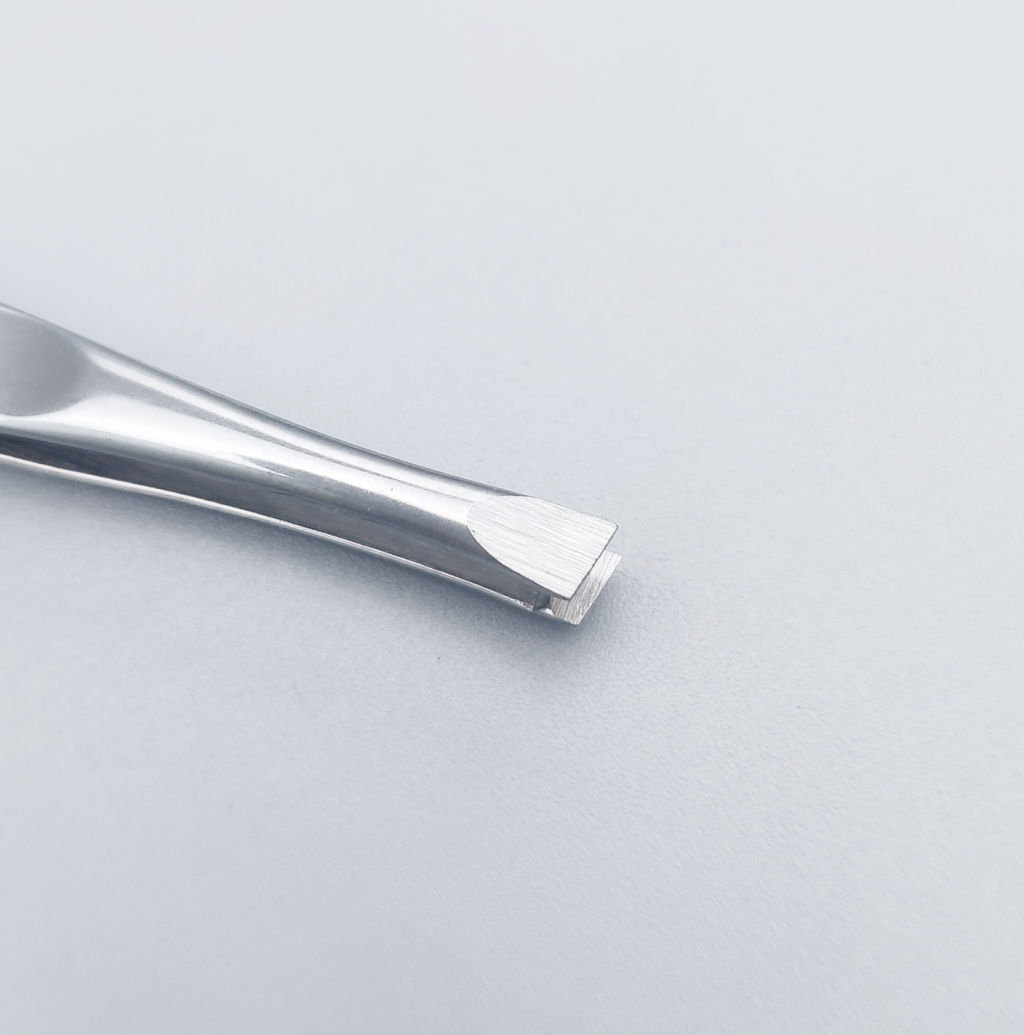 Zinger Пинцет для бровей скошенный / Classic B 164 S SH, ручная заточка, 88-90 мм, серебристый  фото 2