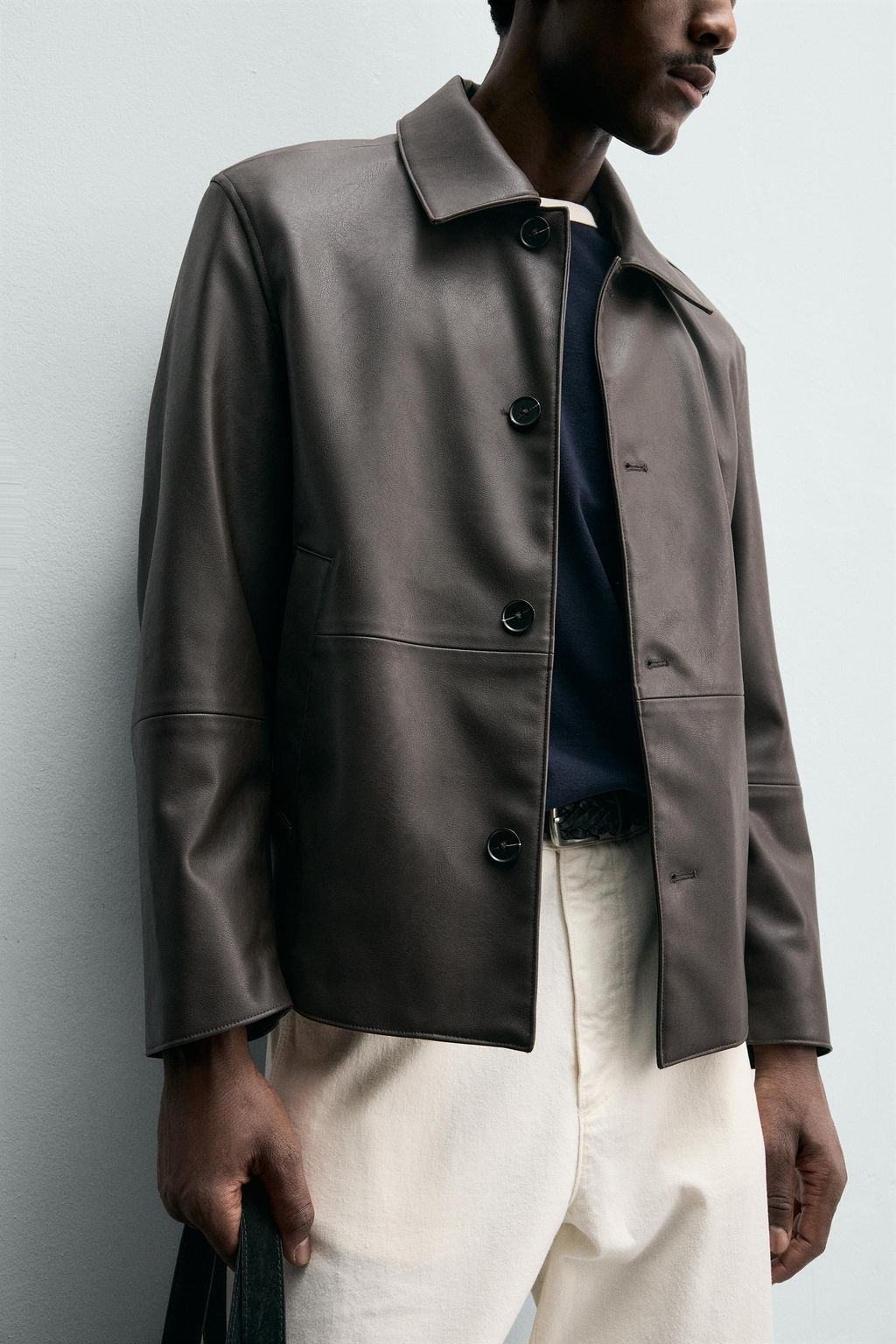 SOBRECAMISA REGULAR FIT EFECTO PIEL / Marr?n oscuro - Zara фото 5