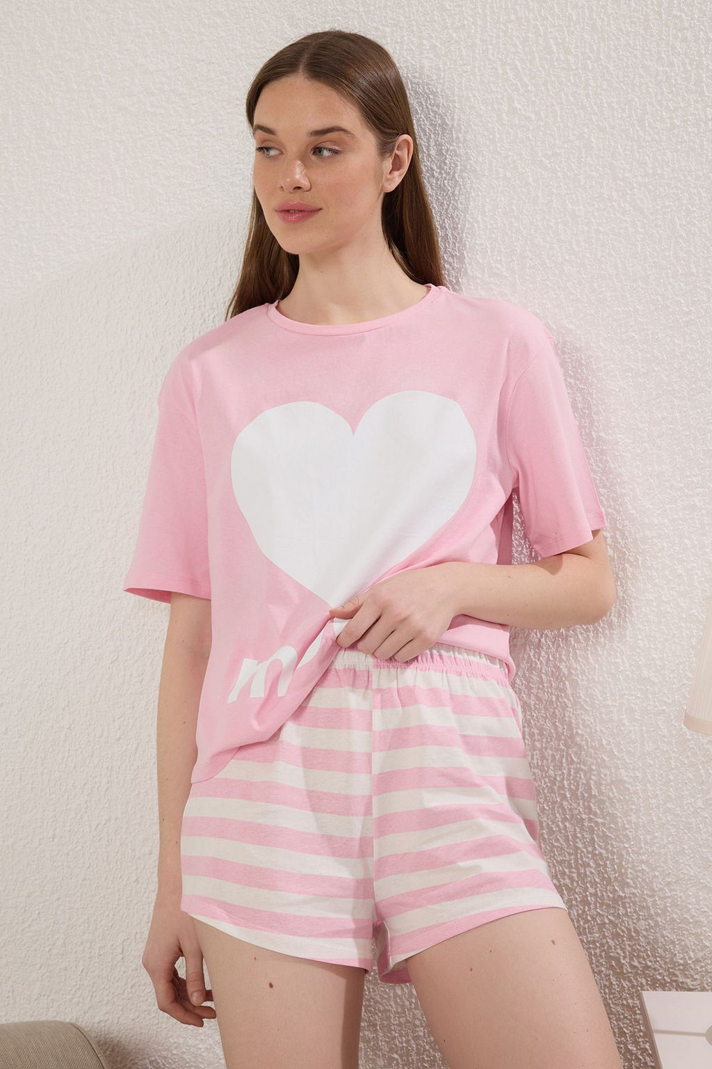 Trendyolmilla Kad?n Mini Me/Anne K?z Pembe %100 Pamuklu Cizgili Kalpli Sortlu Orme Pijama Tak?m? THMSS25PT00343