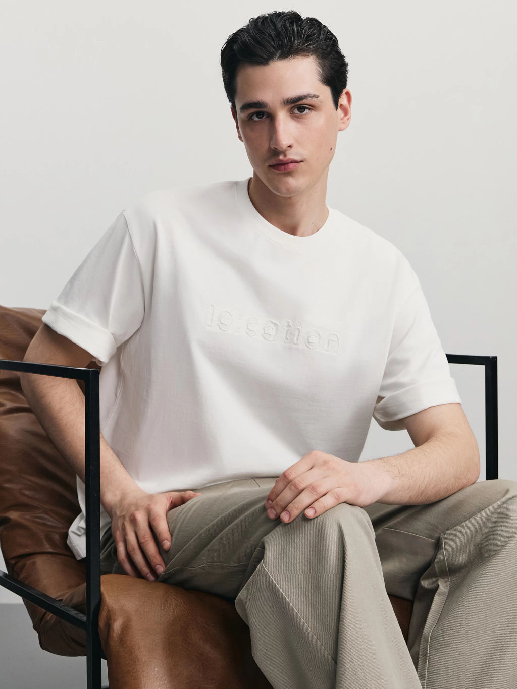 Футболка с вышивкой на груди / Zarina