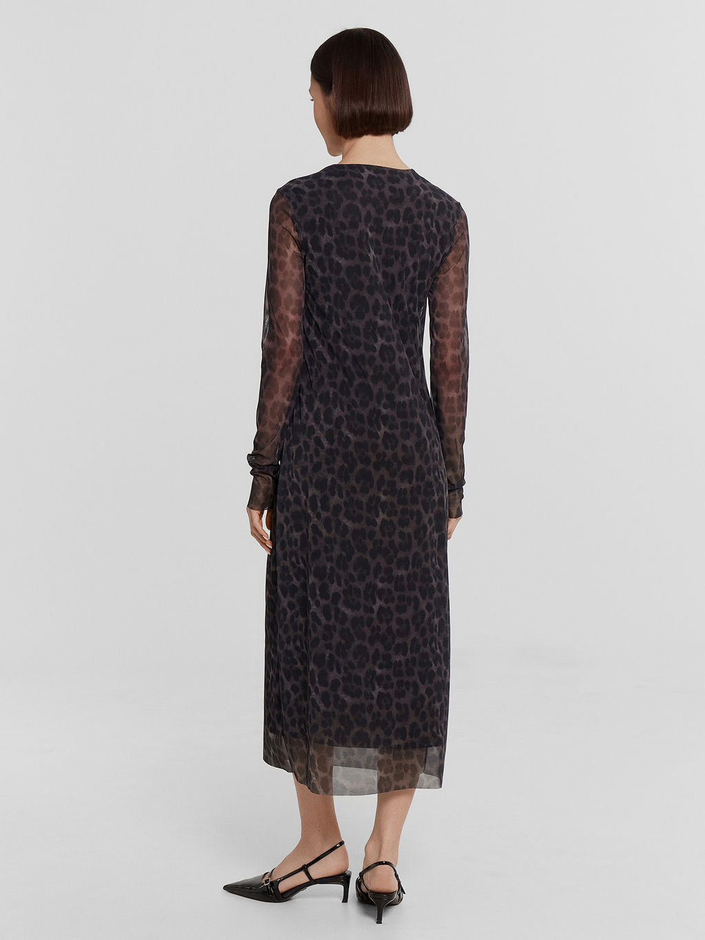 Платье женское серое с леопардовым принтом леопард на сером 152606 - Mark formelle фото 4