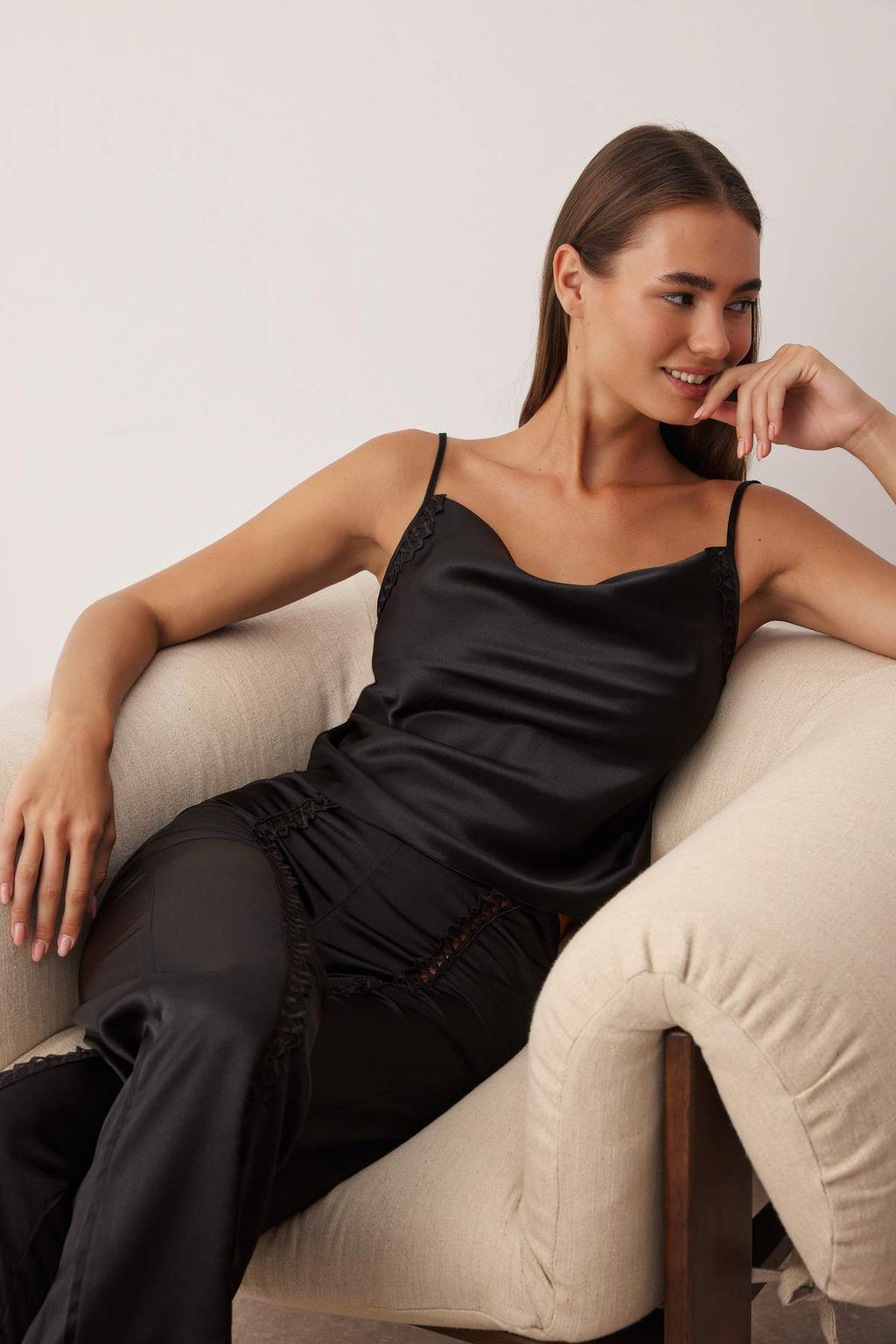 Siyah Dantel Detayl? Saten Dokuma Pijama Tak?m? THMAW26PT00078