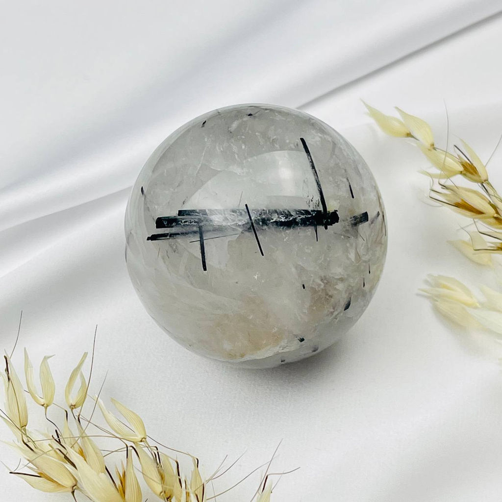 Шар из Кварца с включением Турмалина