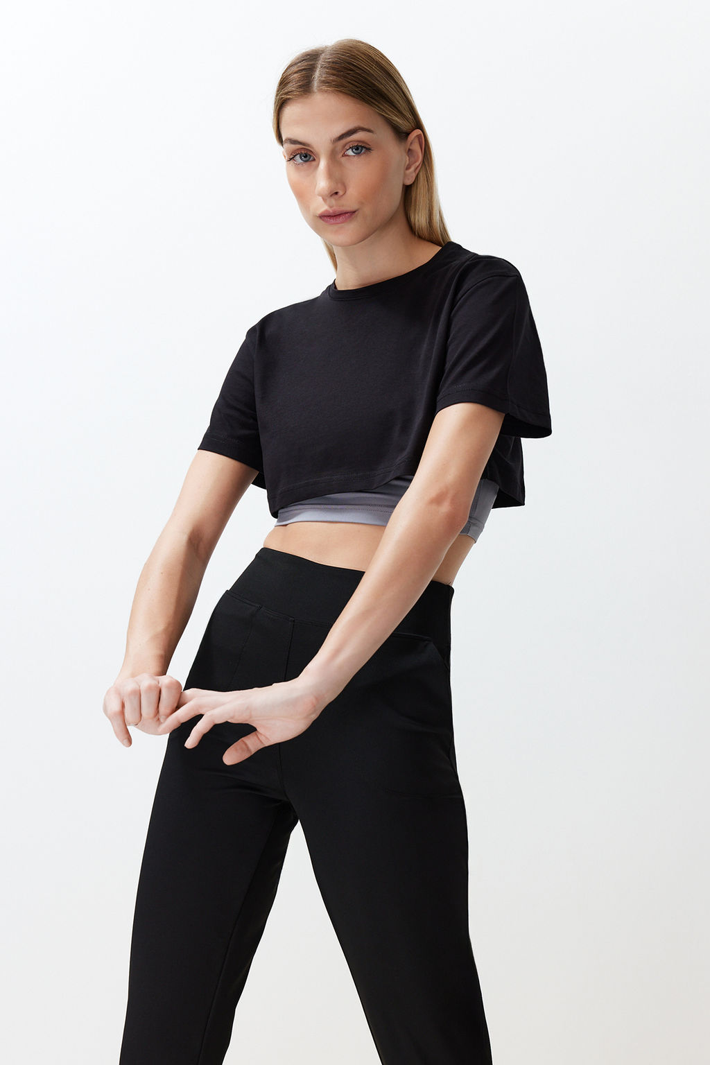 Siyah Gri Melanj 2 Katmanl? Reflektor Bask?l? Crop Orme Spor T-Shirt THMSS24TS00001