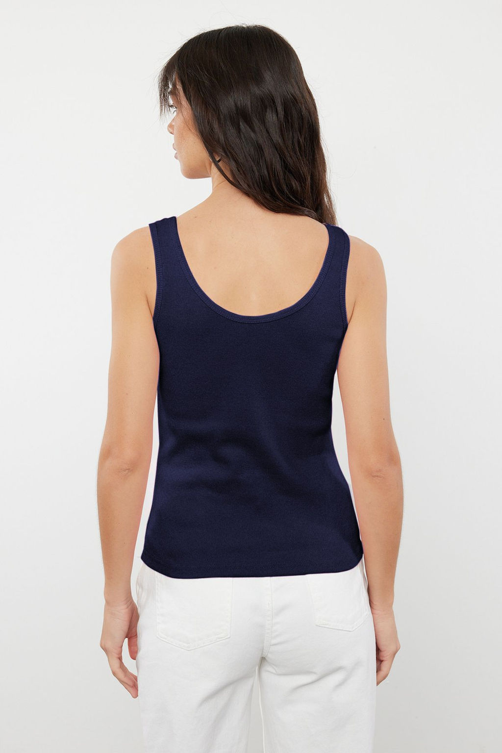 TRENDYOLMILLA Beyaz Fitted/Vucuda Oturan Havuz Yaka Fitilli Esnek Orme Atlet TWOSS22AL0042  фото 25