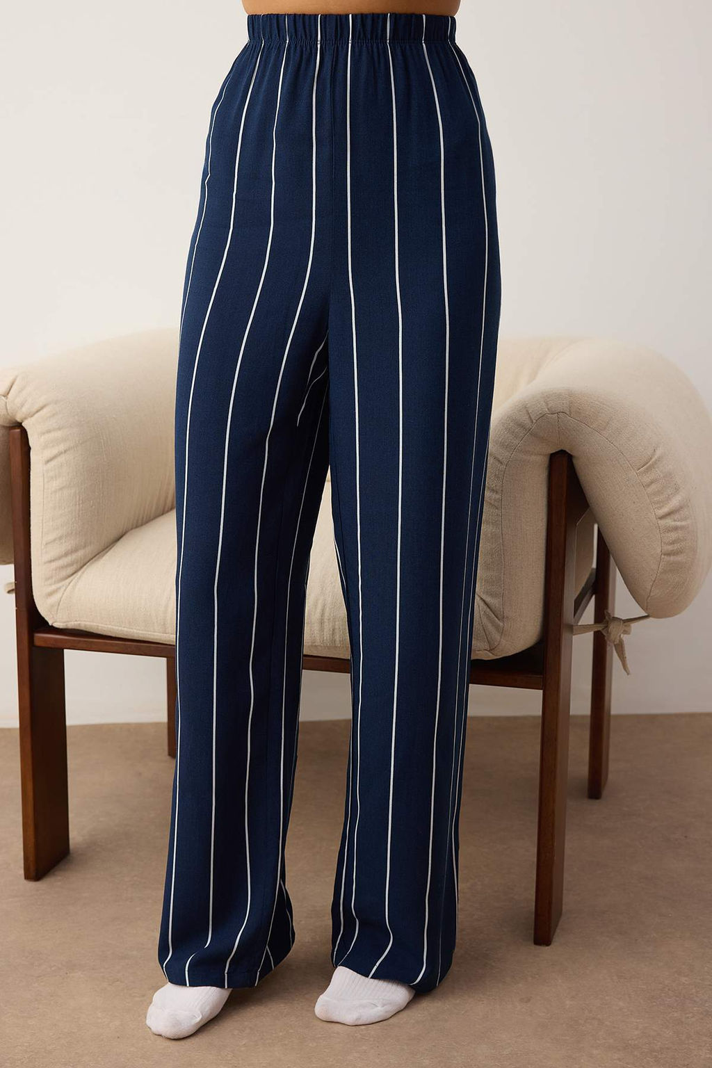 Trendyolmilla Siyah Cizgili Y?rtmac Detayl? Viskon Gomlek-Pantolon Dokuma Pijama Tak?m? THMAW23PT00158  фото 13