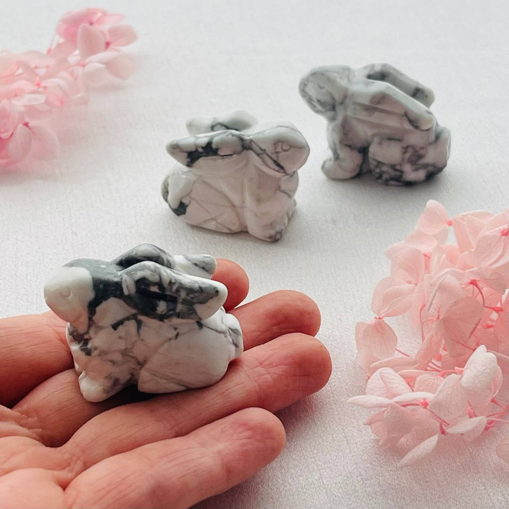 Кролик резной из Говлита