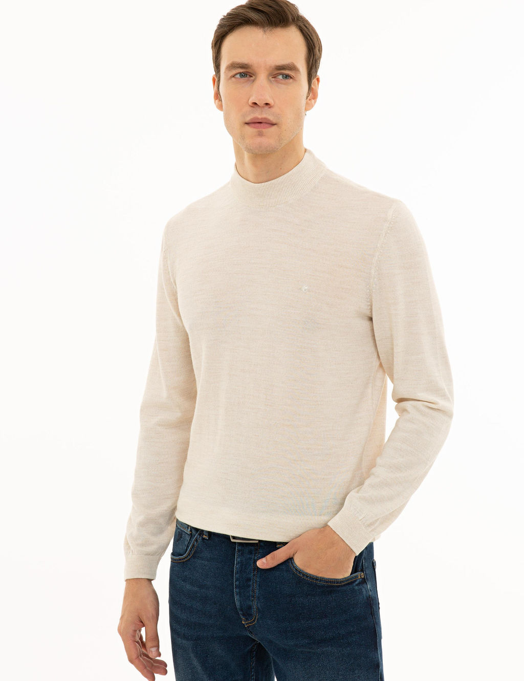 Бежевый базовый трикотажный свитер приталенного кроя с четверть-черепаховым воротником - Cacharel фото 3