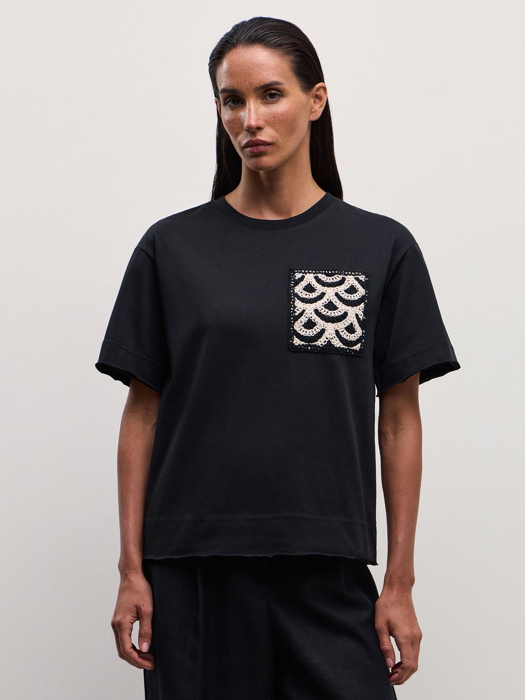 Футболка с декоративным карманом / Zarina  фото 5