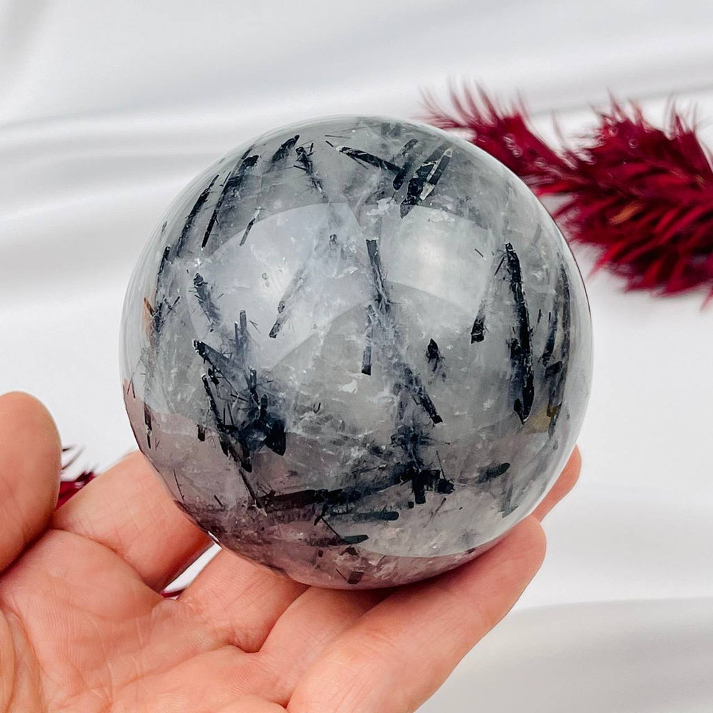 Шар из Кварца с включением Турмалина