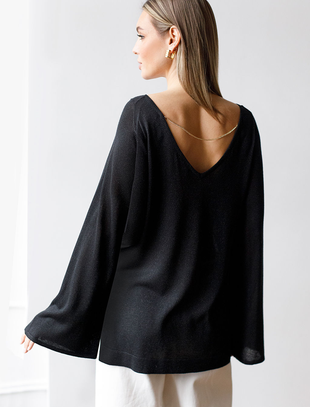 Джемпер из вискозы тонкой вязки с люрексом