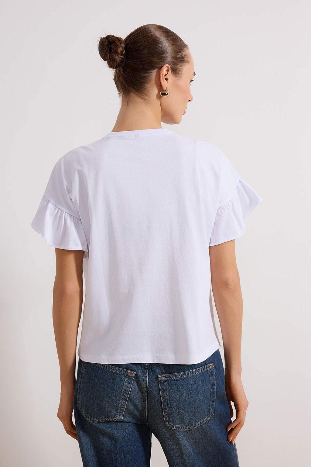 Beyaz %100 Pamuk F?rf?r Detayl? Basic Bisiklet Yaka Orme T-Shirt TWOSS22TS2429