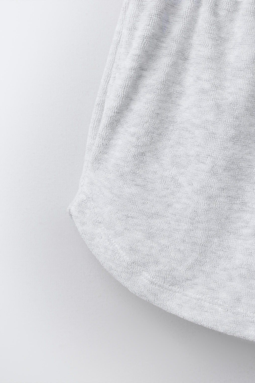 CONJUNTO CAMISETA Y BERMUDA EFECTO TOALLA / Gris vigor?