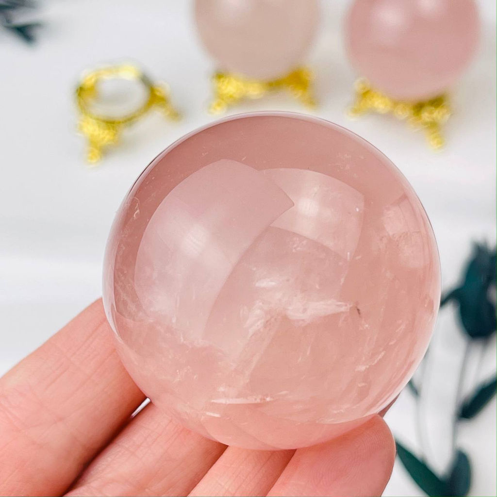 Шар из мадагаскарского Розового кварца - Радуга самоцветов фото 2