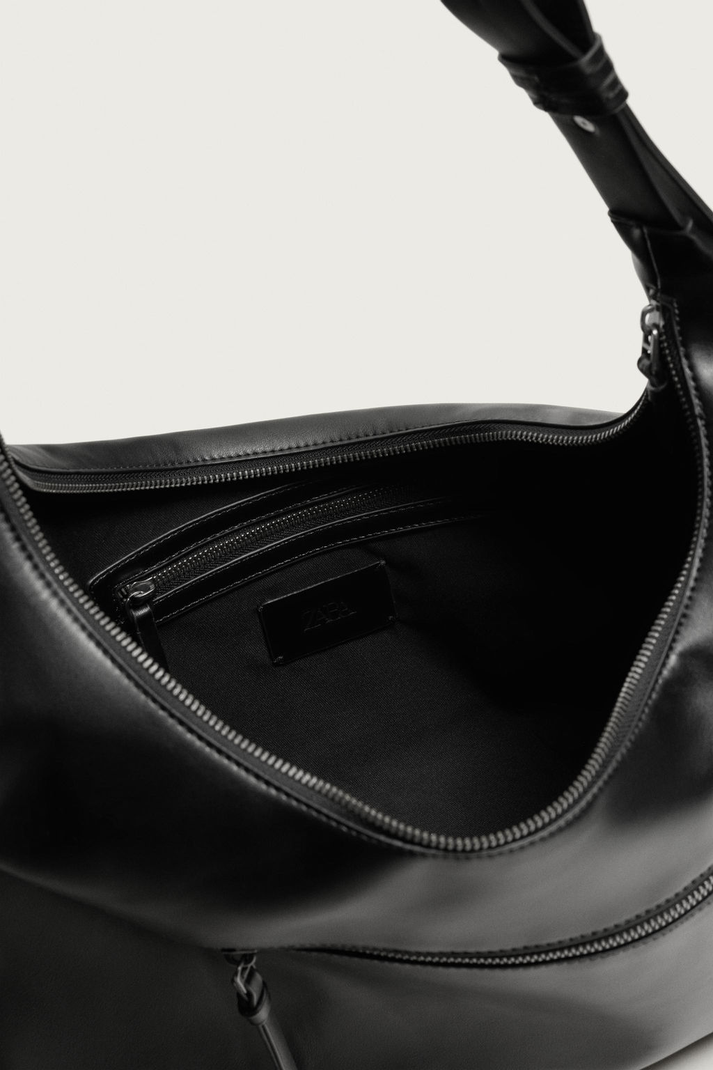 BOLSO DE HOMBRO ASIM?TRICO / Negro - Zara фото 7