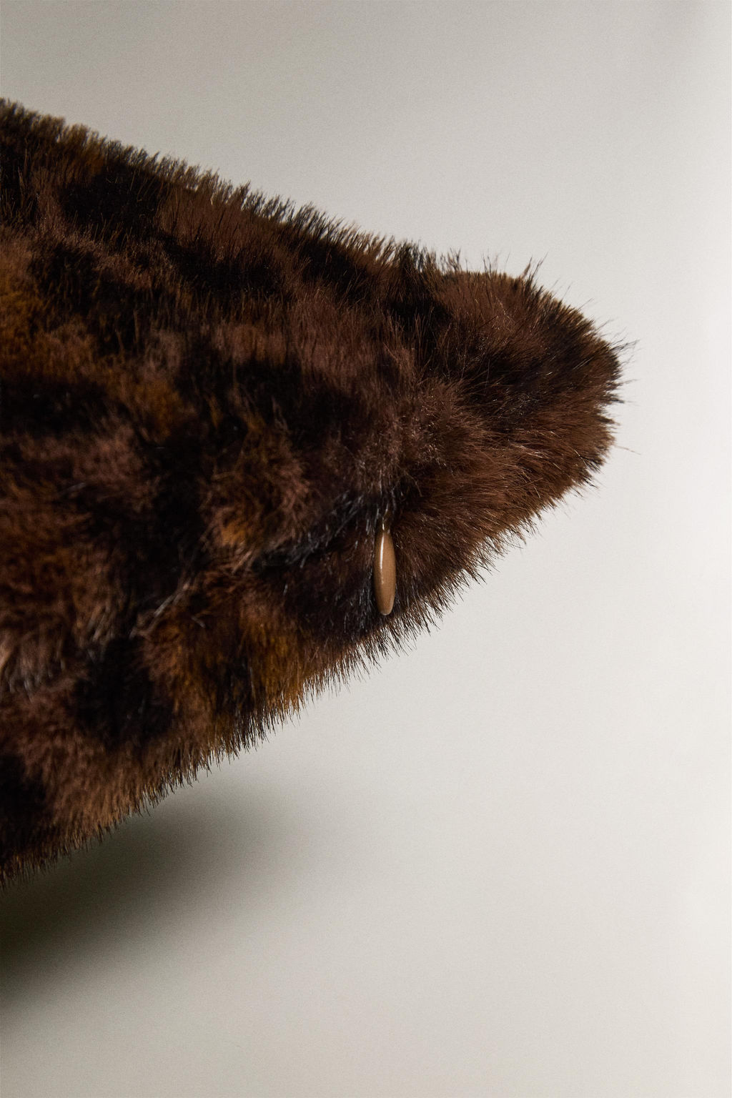 ANIMAL PRINT FAUX FUR CUSHION COVER - Zara фото 4