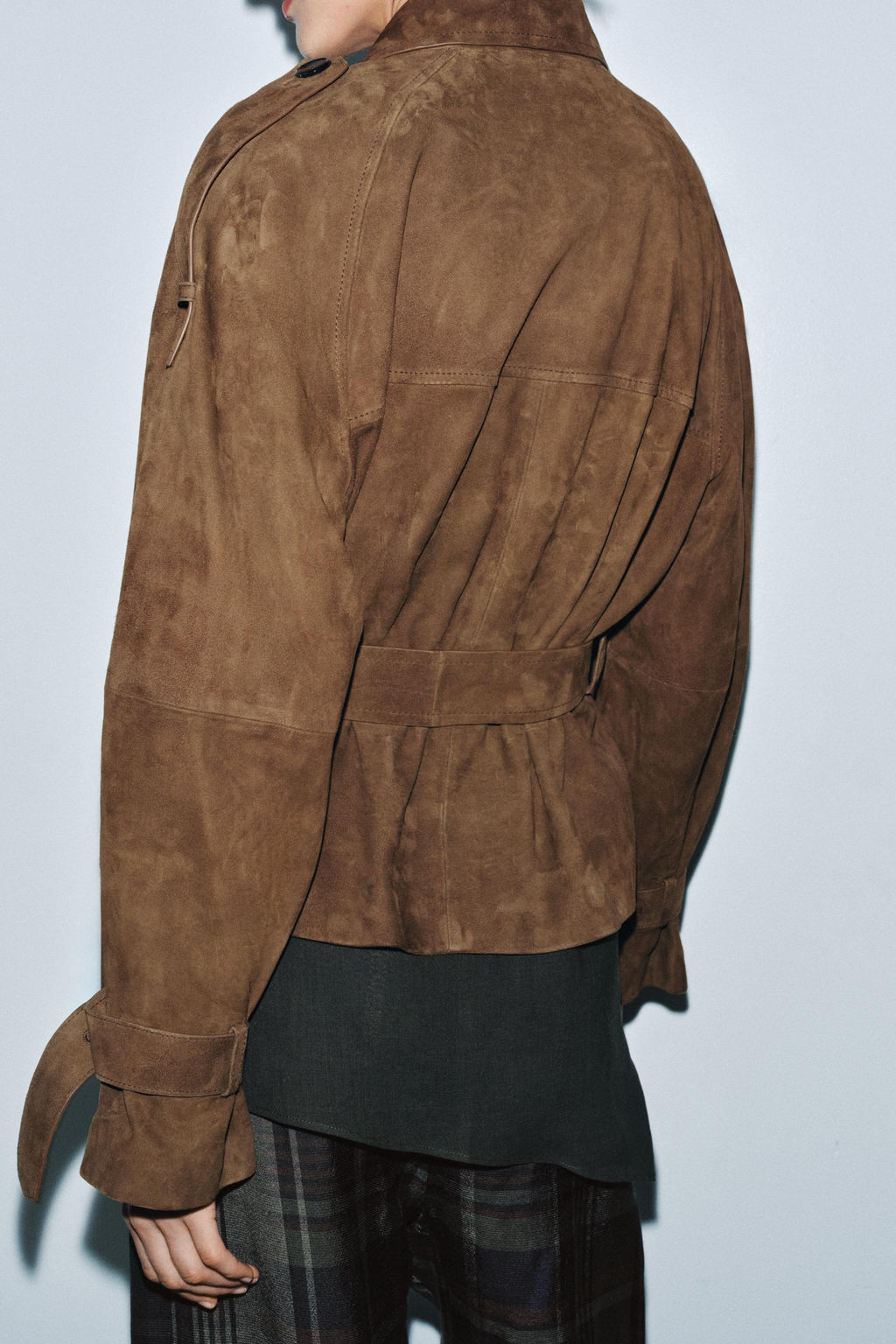 SHORT SUEDE LEATHER TRENCH COAT ZW COLLECTION LIMITED EDITION - Zara фото 4