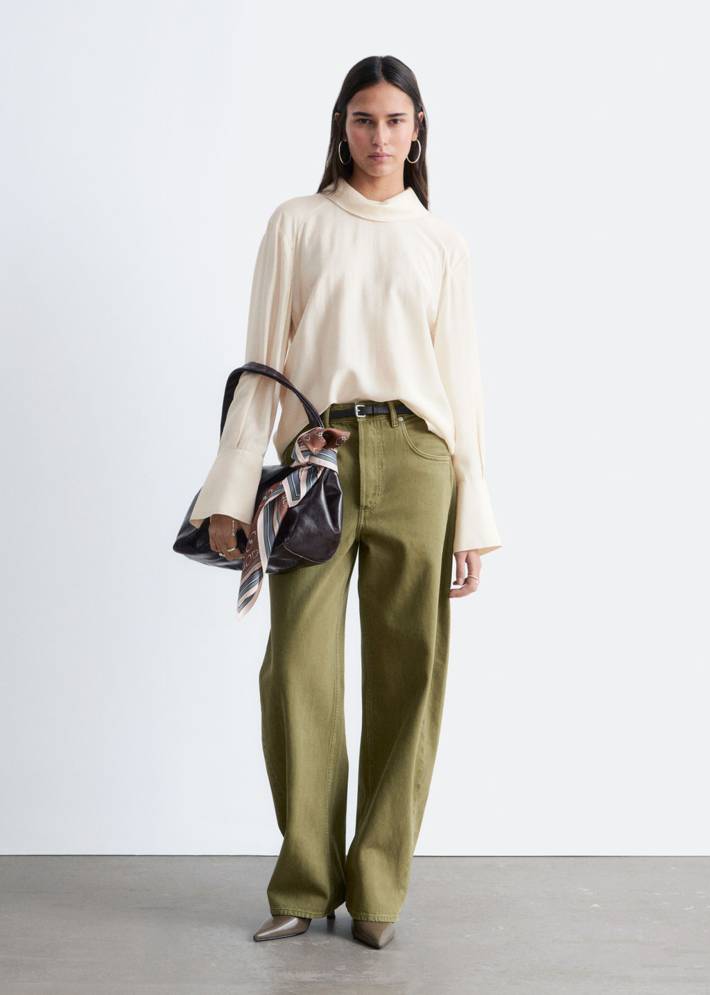 Blusa con cuello alzado doblado - H&m фото 2