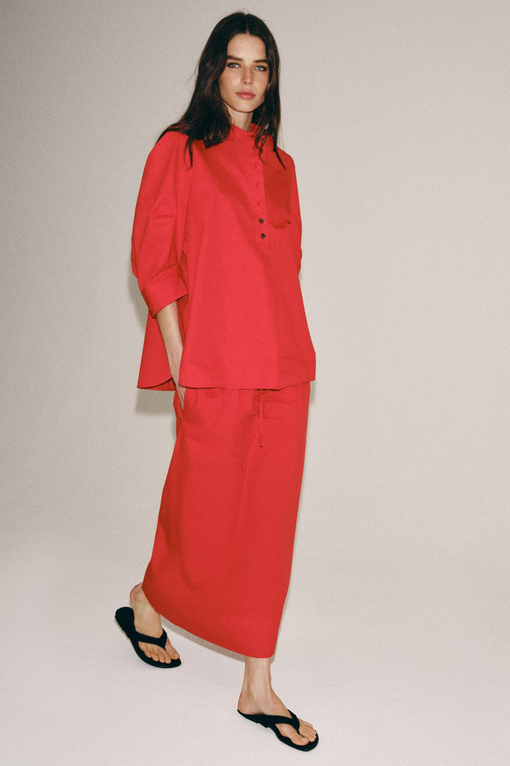 FALDA MIDI POPEL?N ZW COLLECTION / Rojo - Zara фото 2
