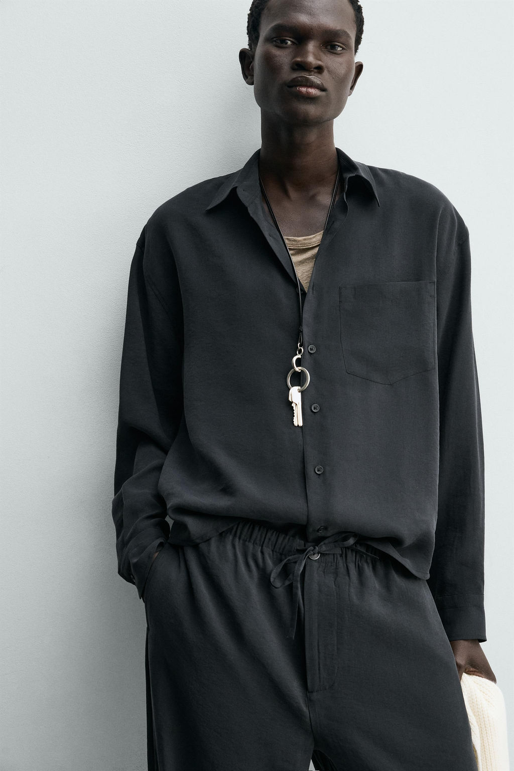 CAMISA FLUIDA RELAXED FIT / Negro - Zara фото 5