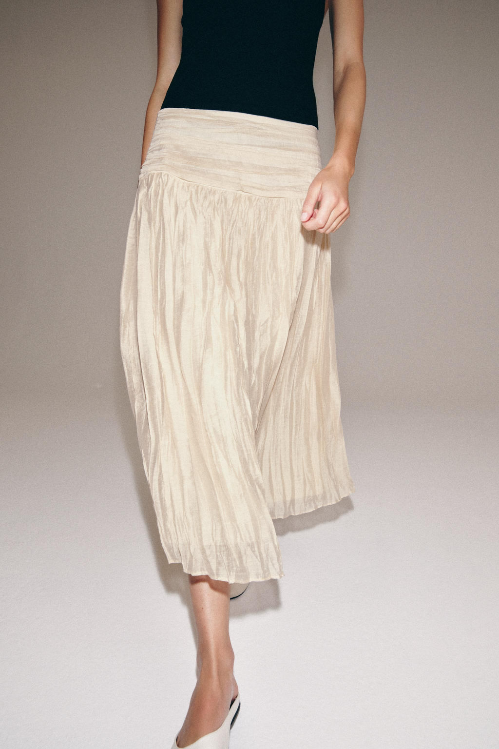 FALDA MIDI DRAPEADA ZW COLLECTION / Beige - Zara фото 4