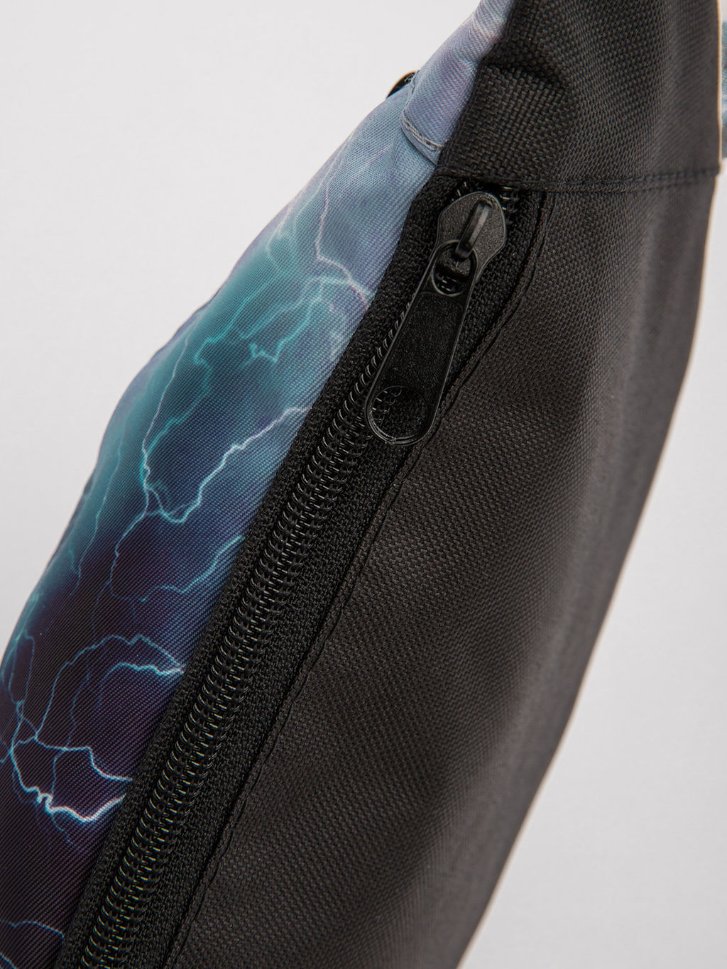 V48 401 218 Сумка поясная