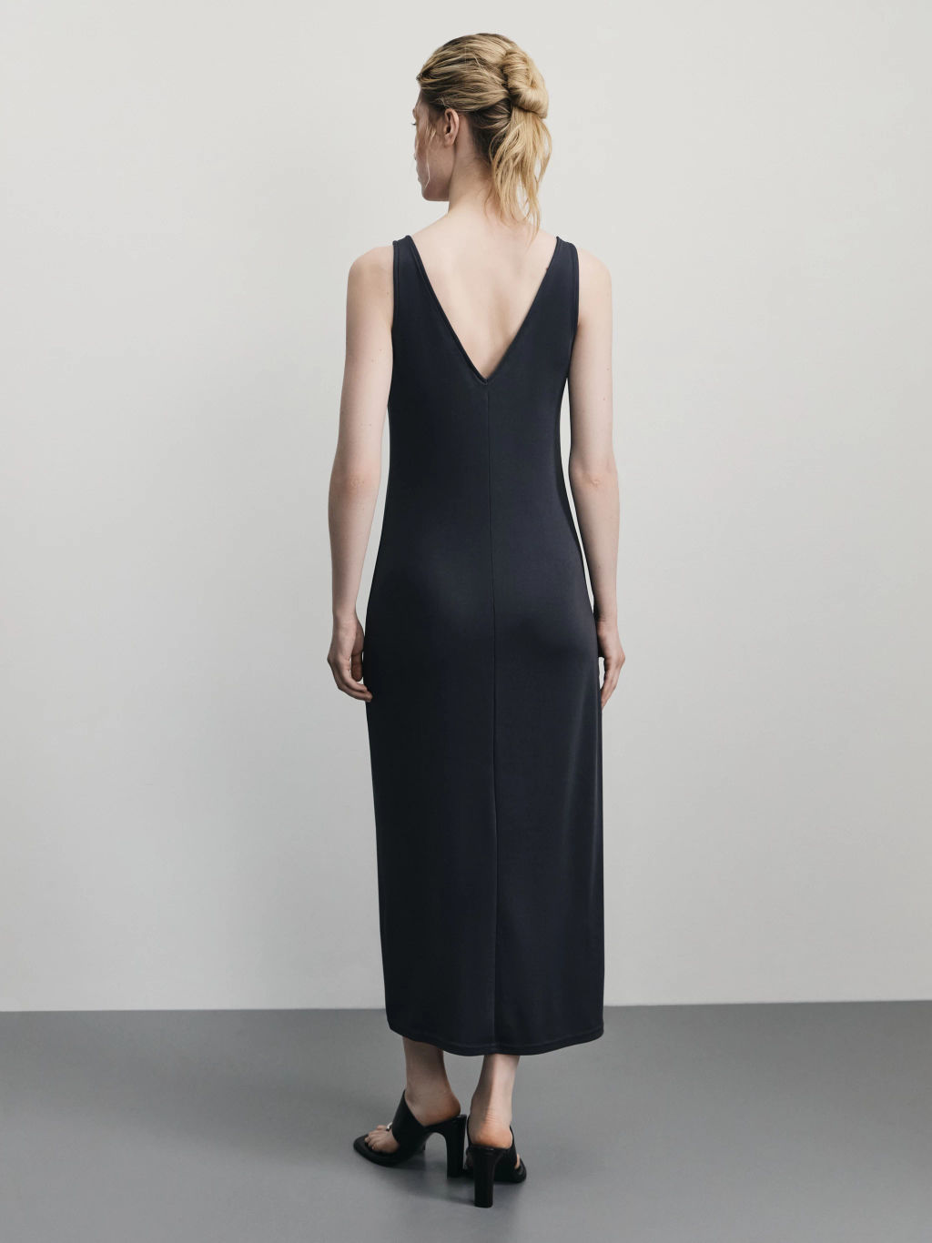 Сарафан с V-образным вырезом из модала / Zarina  фото 5