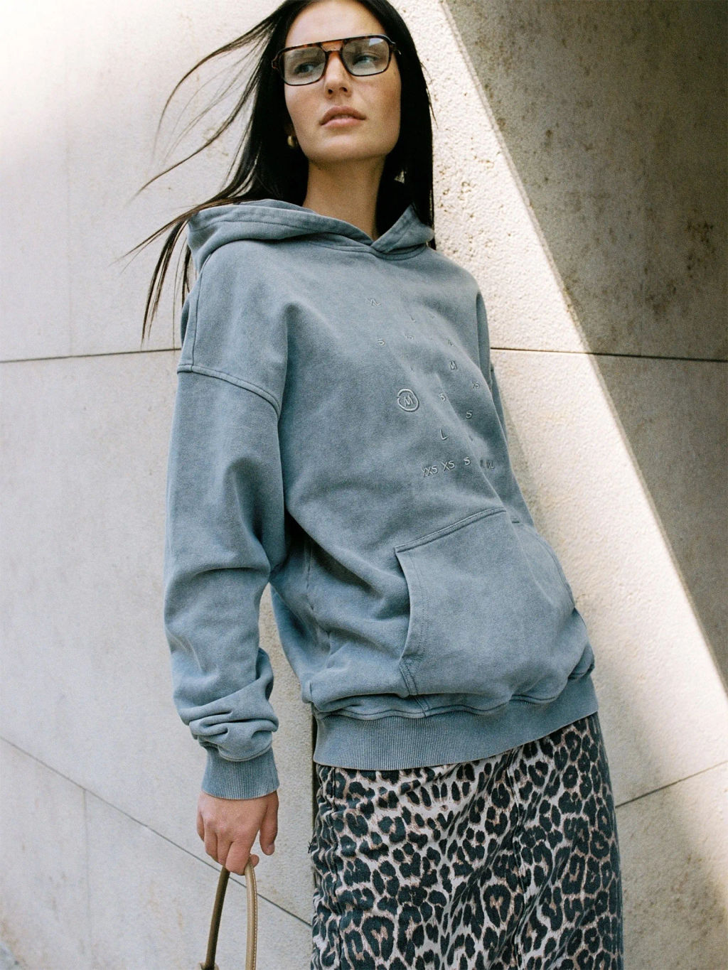 Худи с эффектом варки и вышивкой - Emka фото 2