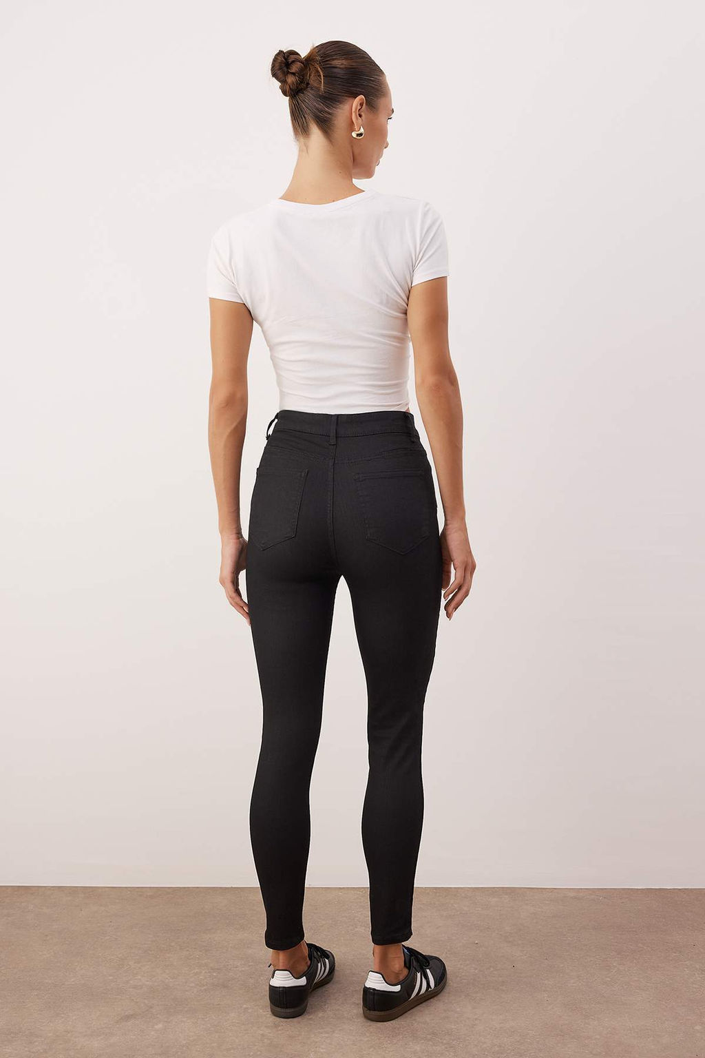 Siyah Yuksek Bel Esnek Skinny Jeans TWOAW26JE00250 - Trendyolmilla фото 4