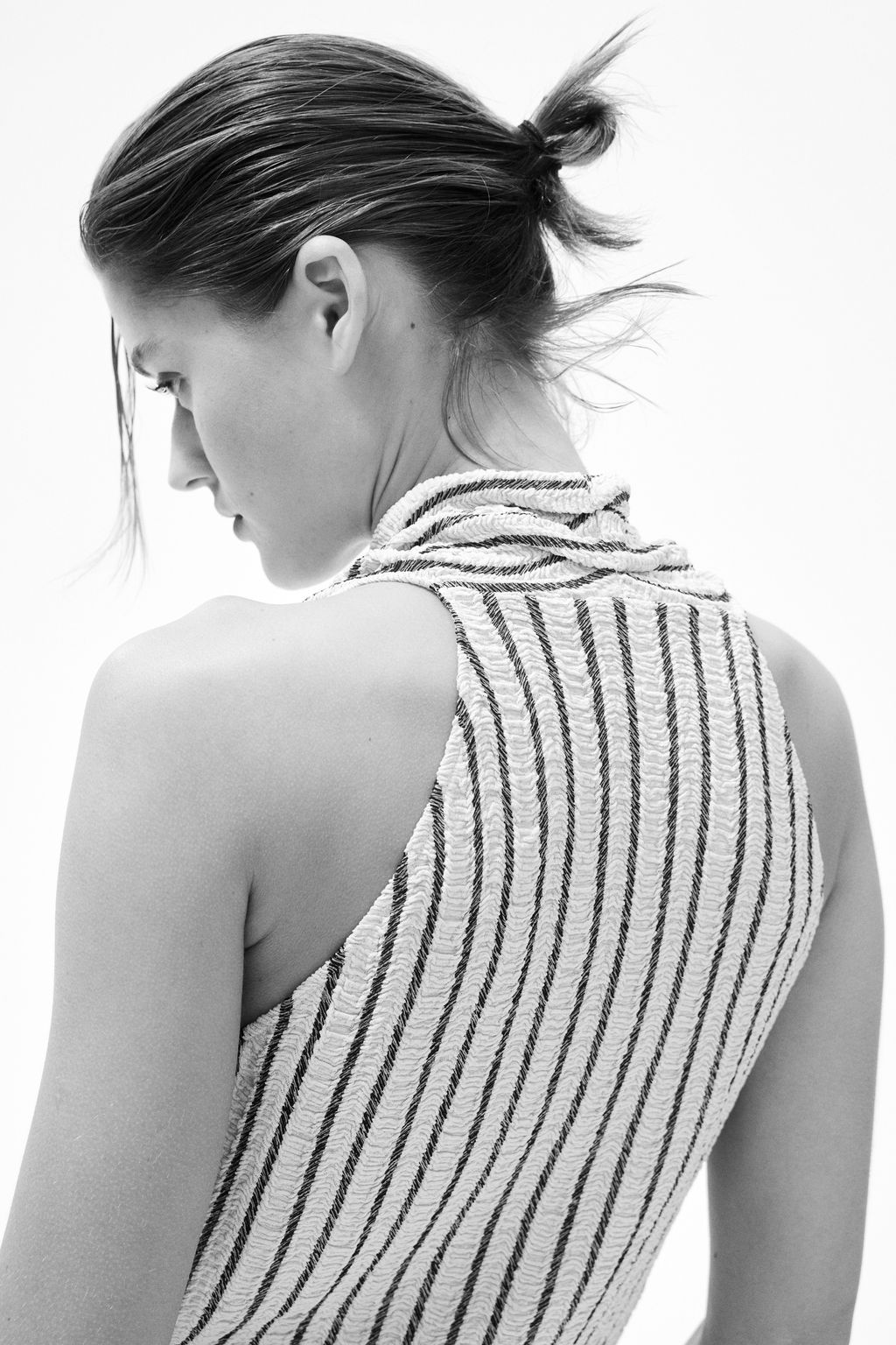 Top efecto arrugado con escote en V - H&m фото 7