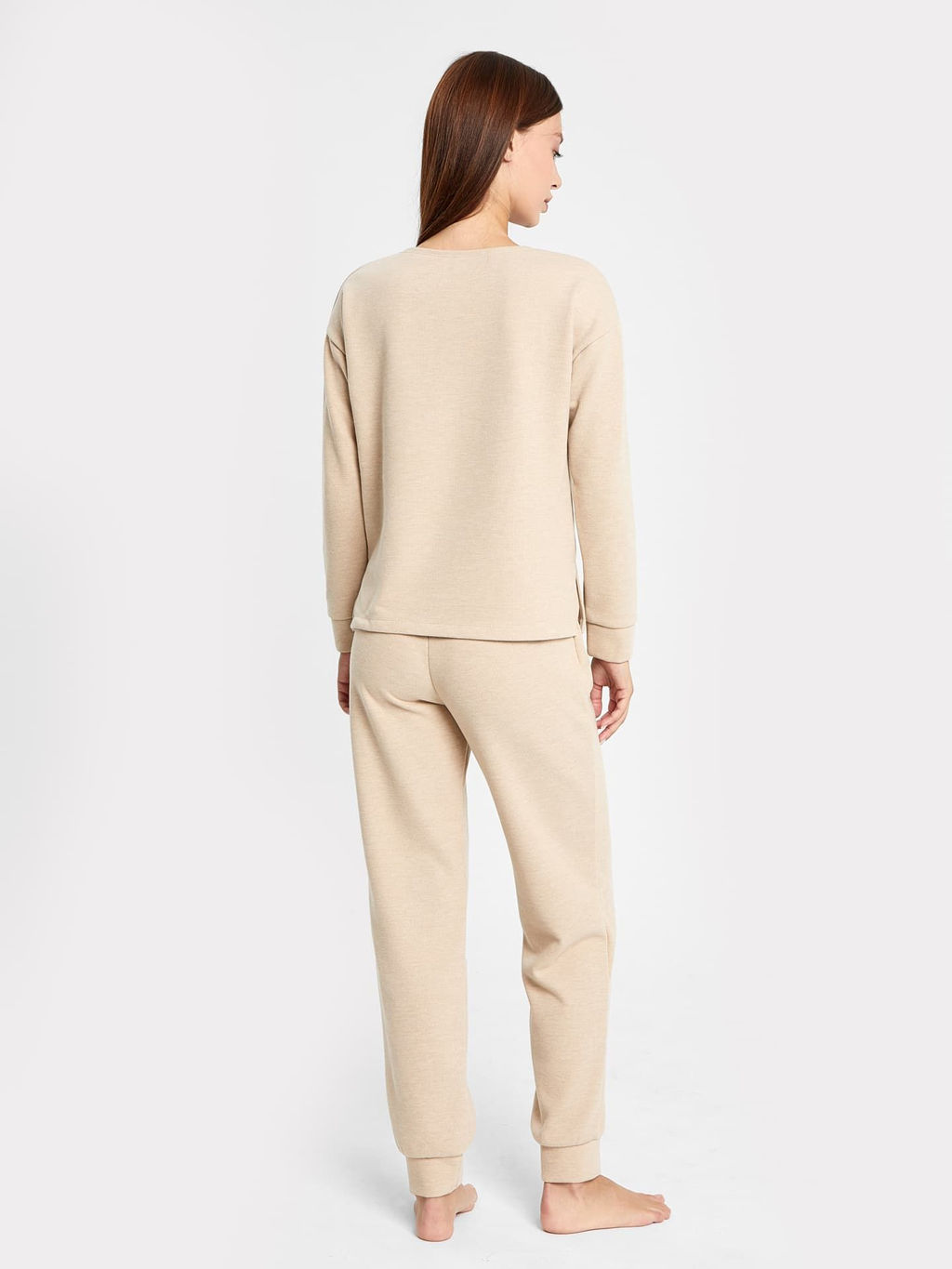 Комплект женский (джемпер, брюки) в бежевом оттенке - Mark formelle фото 2