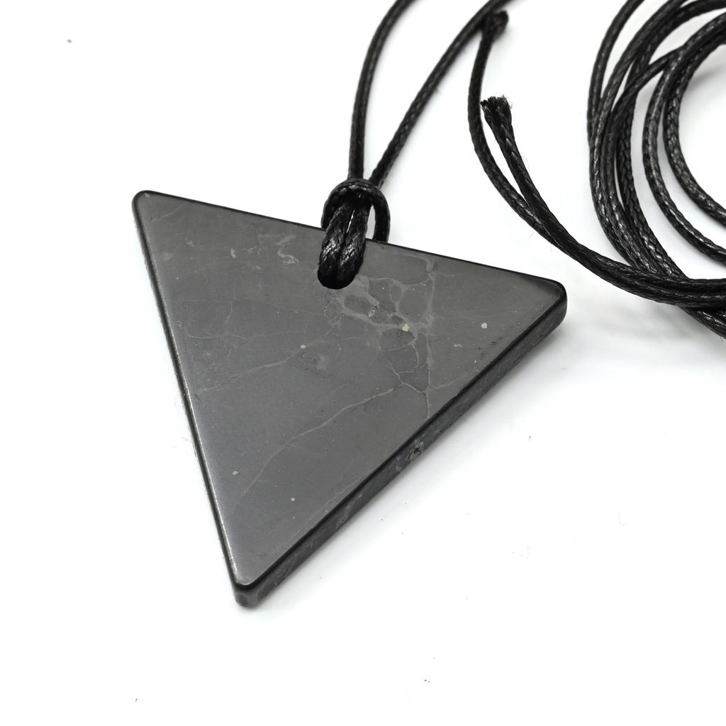 Кулон из шунгита "Треугольник женский" 35мм, на шнурке