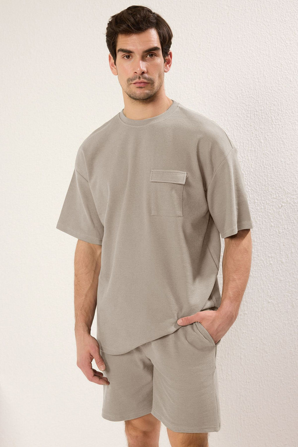 TRENDYOL MAN Haki Oversize/Genis Kesim Dokulu Cep Detayl? K?sa Kol Premium T-shirt TMNSS25TS00061 - Trendyolmilla фото 2