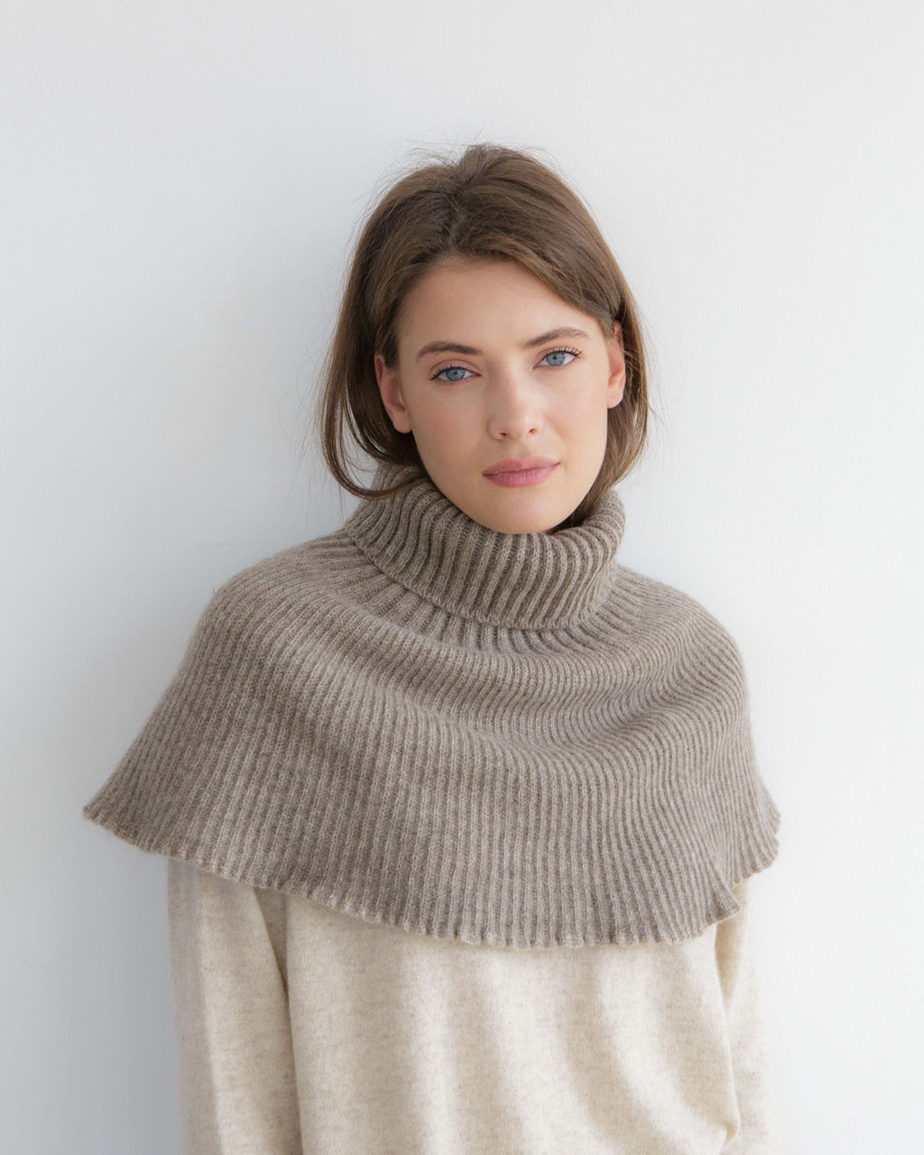 Манишка из шерсти UL серая