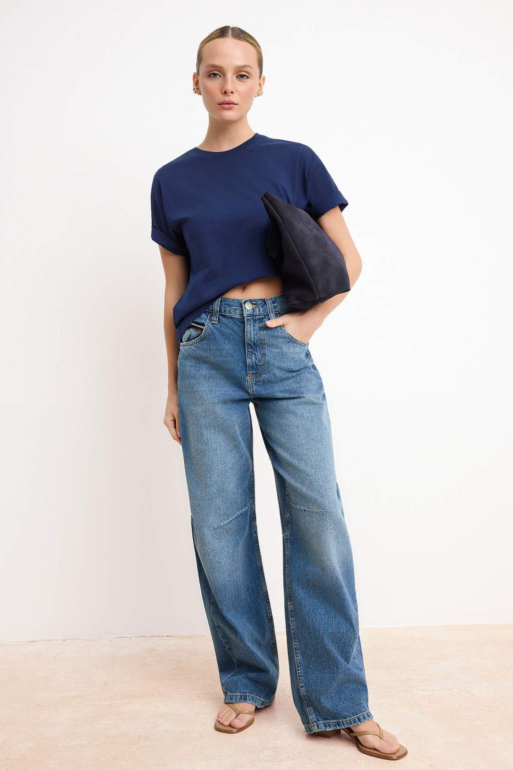 Lacivert %100 Kal?n Pamuklu Oversize/Genis Kal?p Bisiklet Yaka Orme T-Shirt TWOSS23TS00040