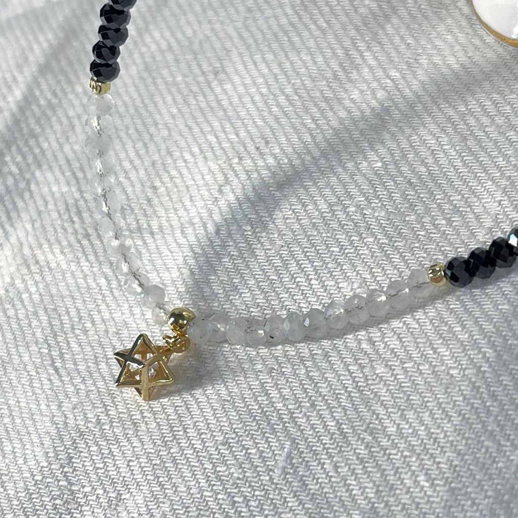 Колье из черной Шпинели и Лунного камня с подвеской 42 см +