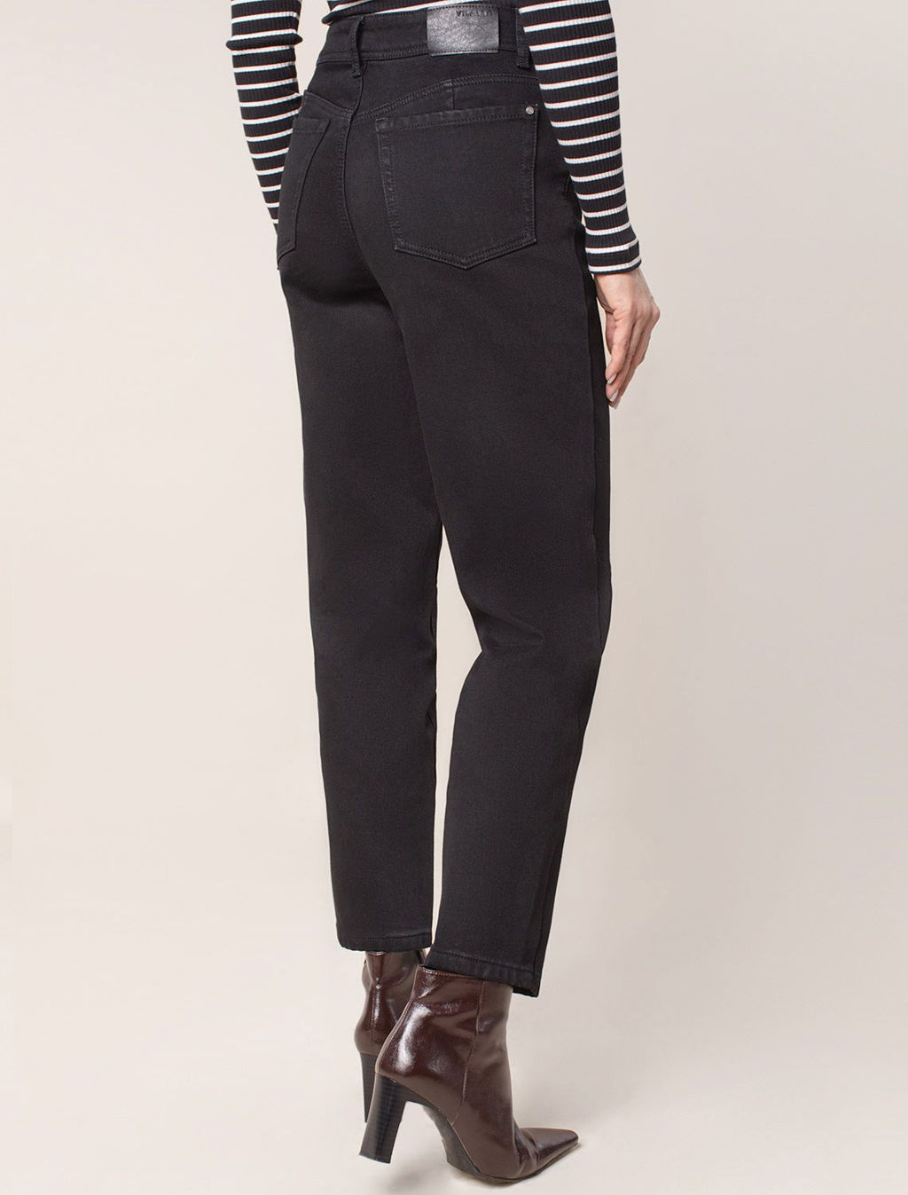 D54.076 Джинсы женские черный