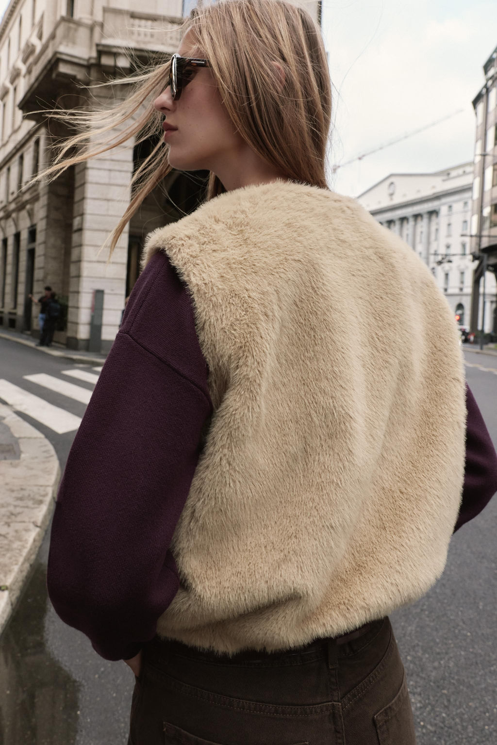 FAUX FUR GILET WITH ZIP - Zara фото 5