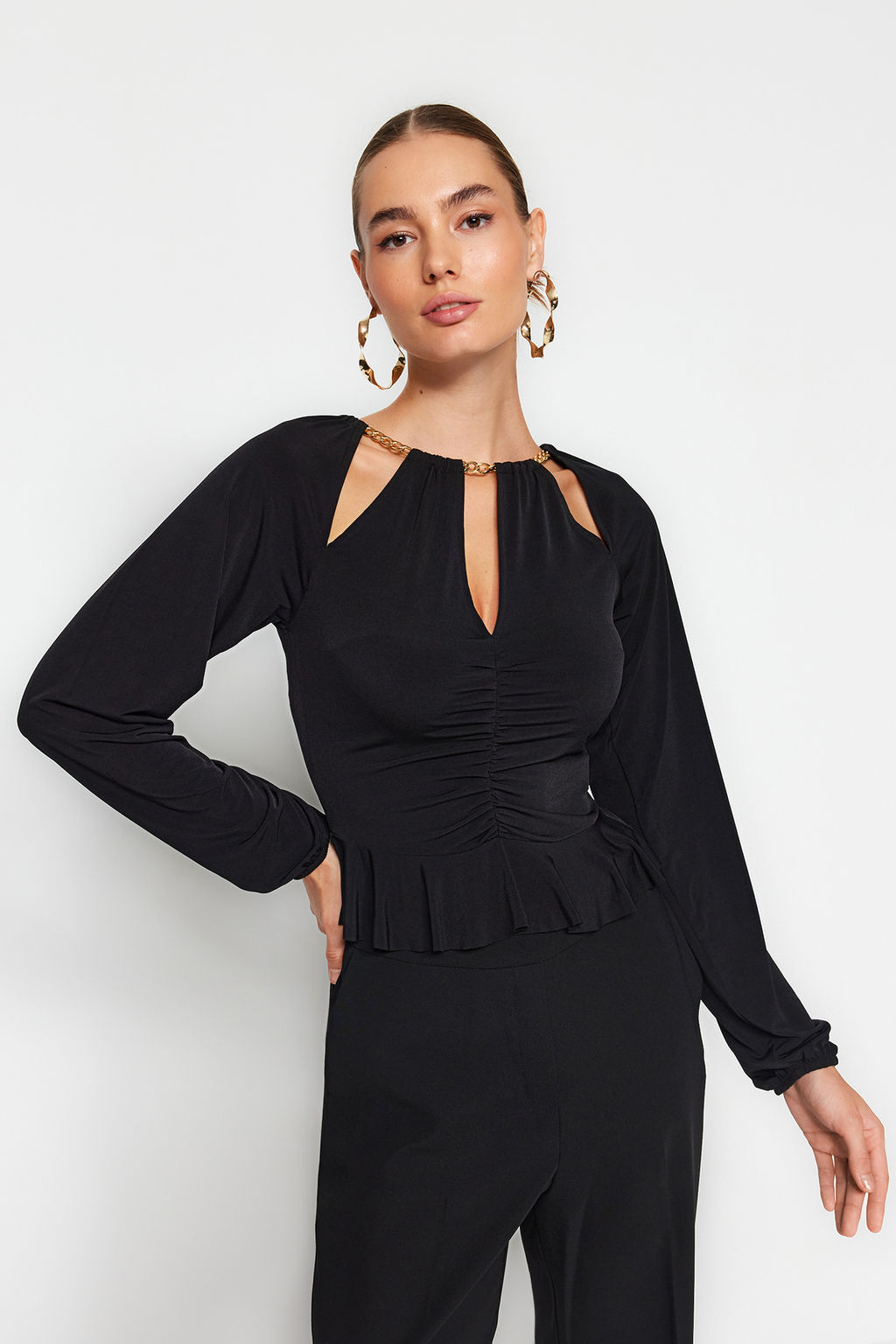 Trendyolmilla Siyah Pencere/Cut Out Detayl? Aksesuarl? Orme Bluz TPRAW24BZ00053