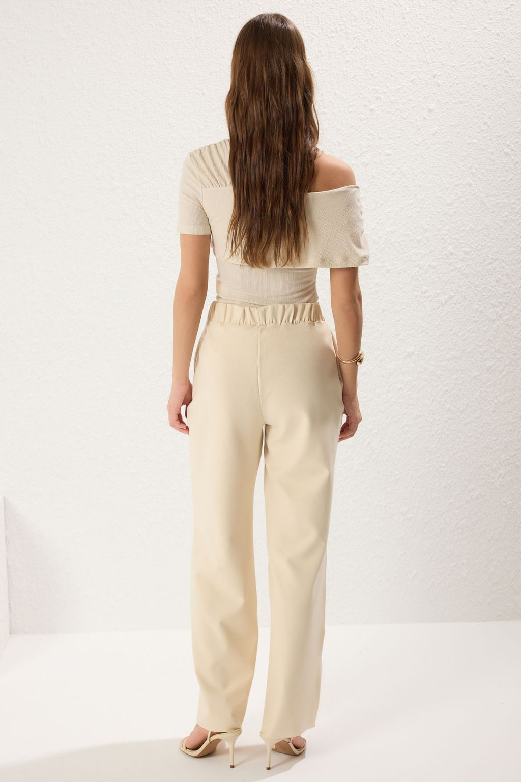 TRENDYOLMILLA Siyah Onu Duz Arkas? Lastikli Straight/Duz Kesim Yuksek Bel Orme Pantolon TWOSS25PL00053 фото 12