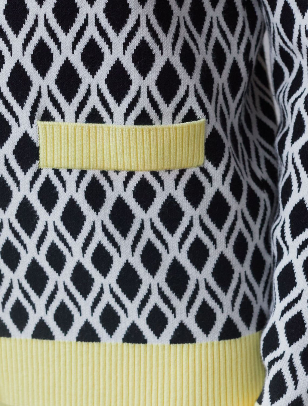 Кардиган с V-вырезом жаккардовой вязки с принтом ромб