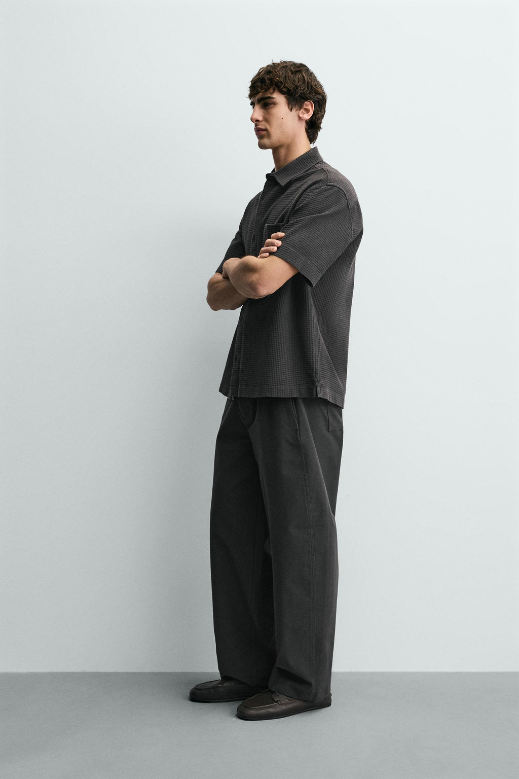 CAMISA ESTRUCTURA BOLSILLO / Gris / Tostado