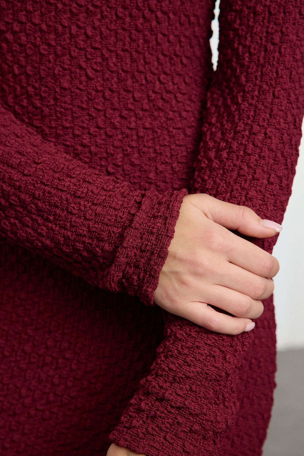 TRENDYOLMILLA Bordo Duz Dokulu Fitted/Vucuda Oturan Maxi Orme Elbise TWOAW25EL00097  фото 12