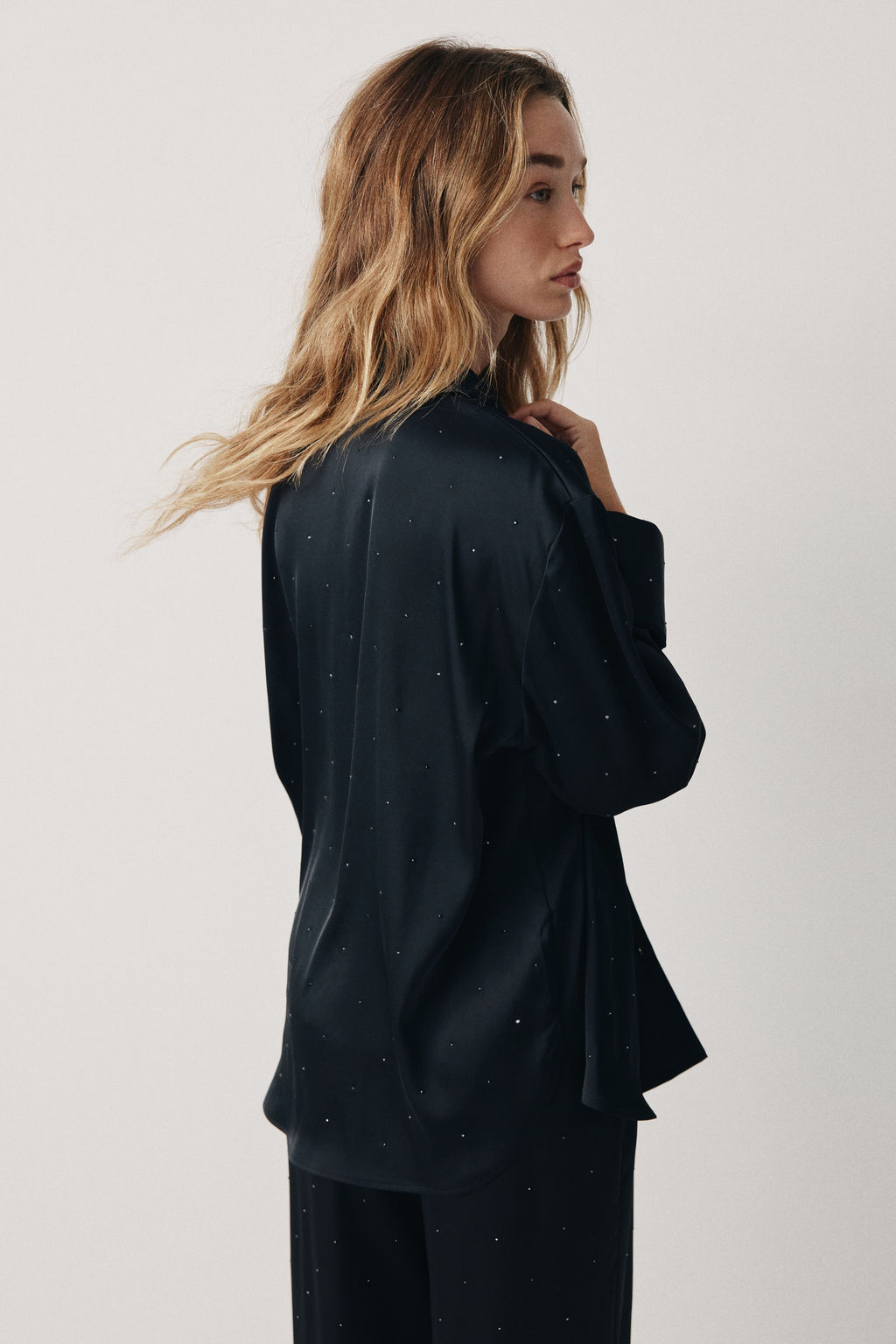 Camisa de pijama satinada con detalles decorativos - H&m фото 6