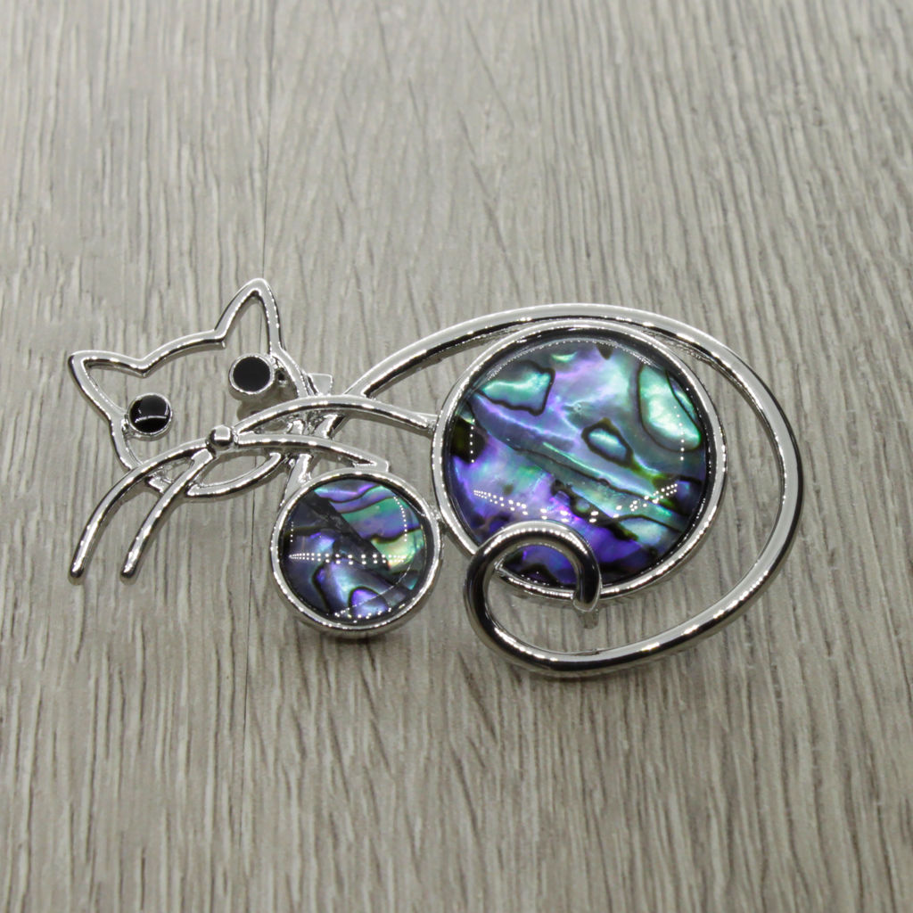 Брошь "Котенька" со вставками из гелиотиса