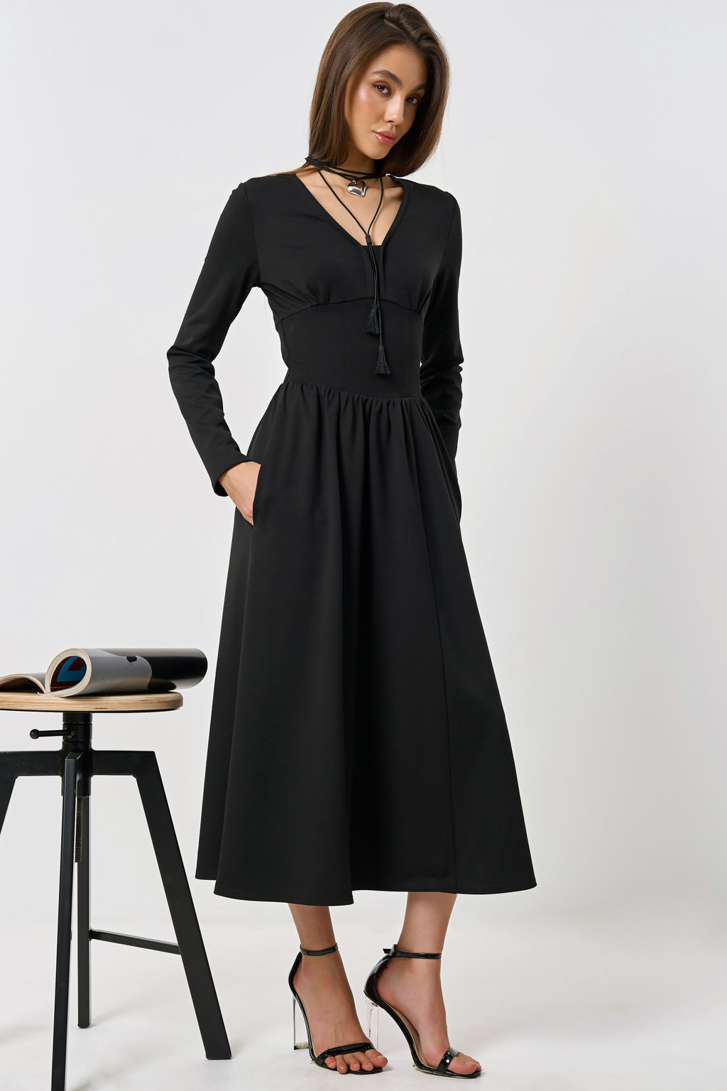 Платье прилегающего силуэта из трикотажа с длинным рукавом черное