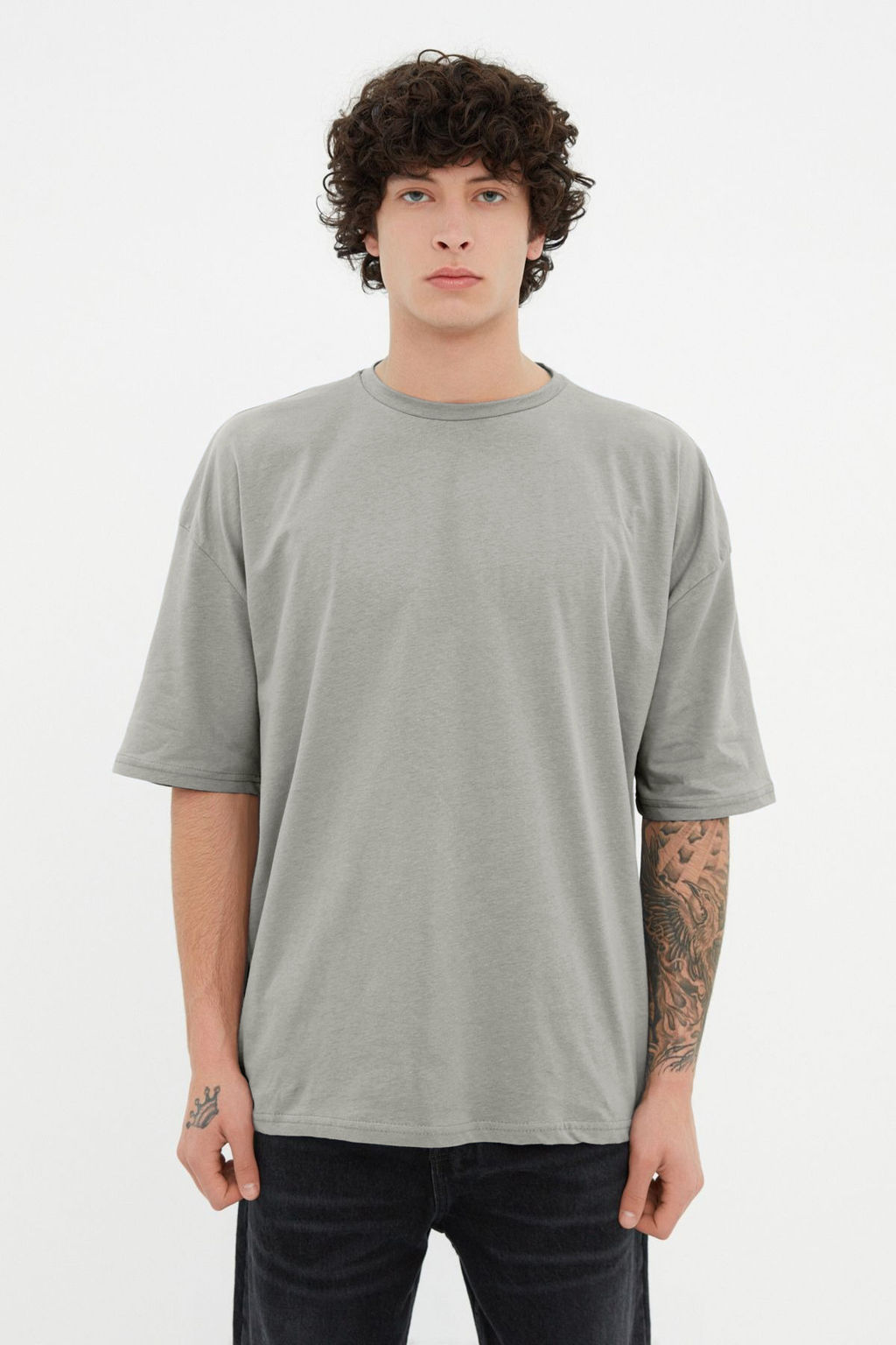Gri Basic %100 Pamuklu Bisiklet Yaka Oversize/Genis Kesim K?sa Kollu T-Shirt TMNSS22TS0318